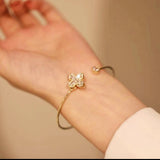 Rotating bracelet of bright petals