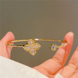 Rotating bracelet of bright petals